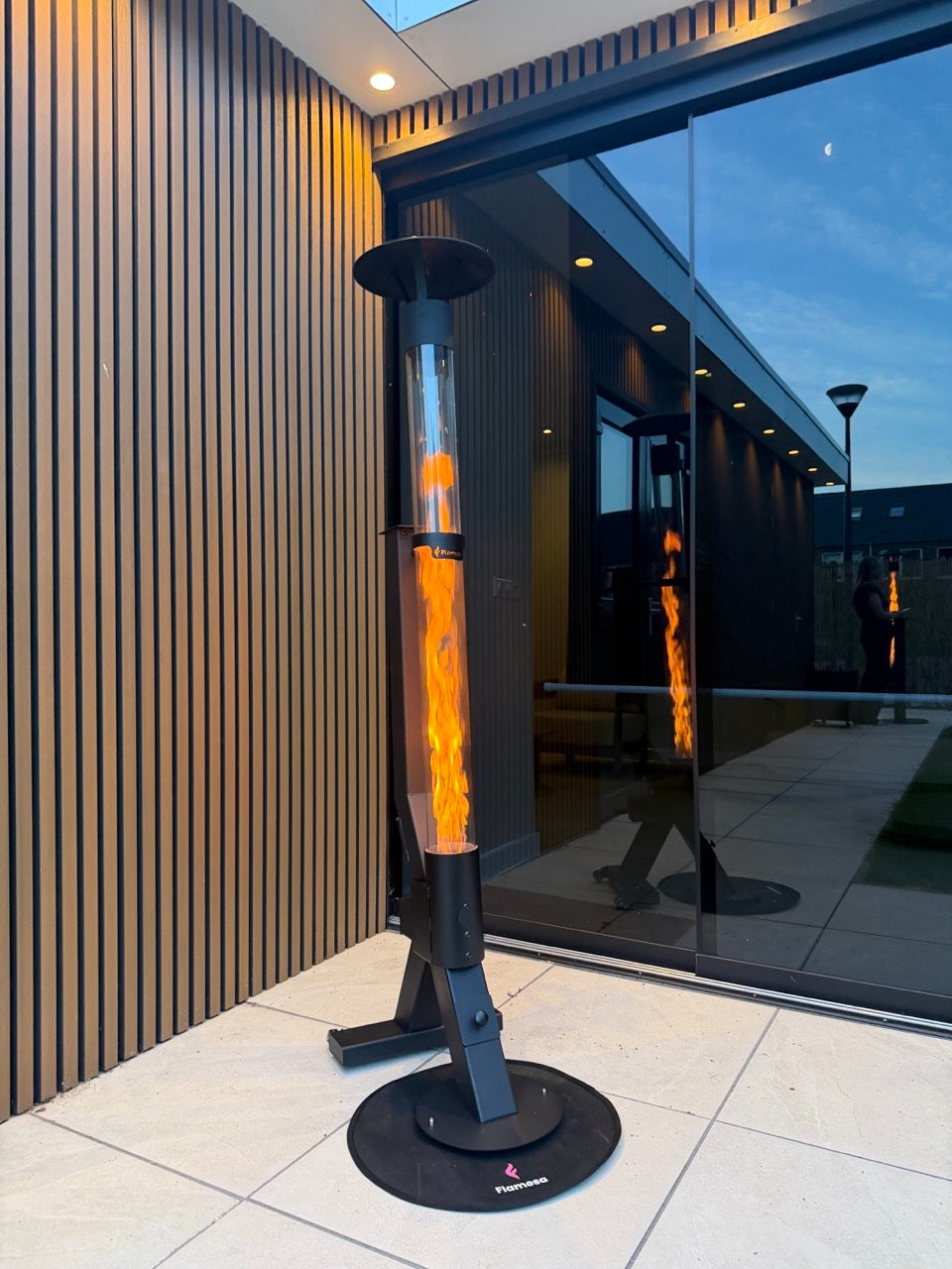 Flamesa Flare poêle à pellets pour extérieur sur terrasse